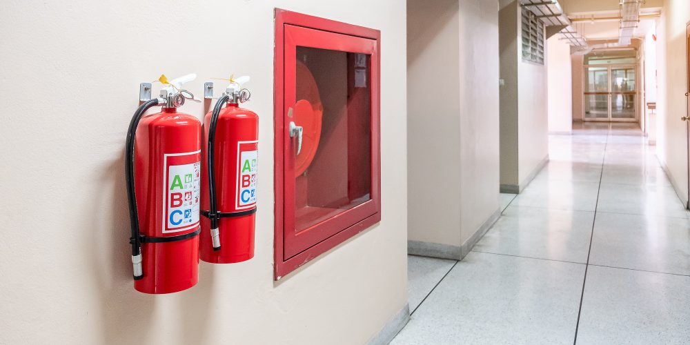 fire-extinguisher-system-on-the-wall-background-G93H2LX