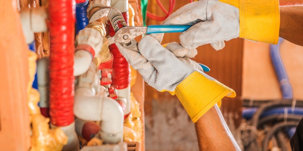 plumber-finishing-whole-new-water-supply-system-Y2ENUFZ (1)